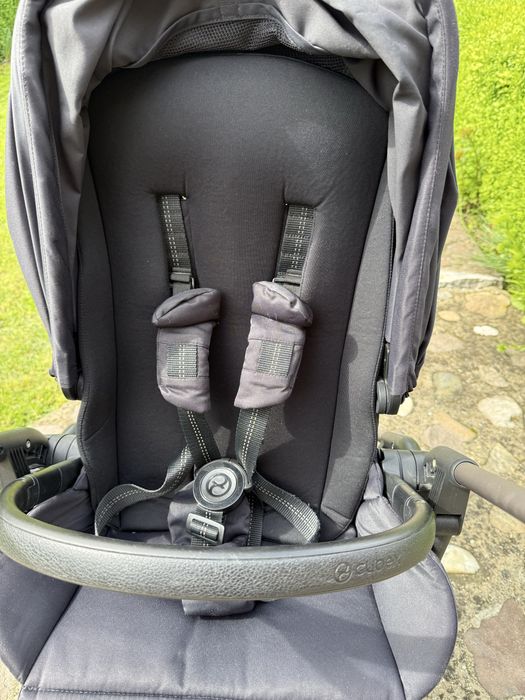 Caruciorul Cybex Melio reversibil, negru.