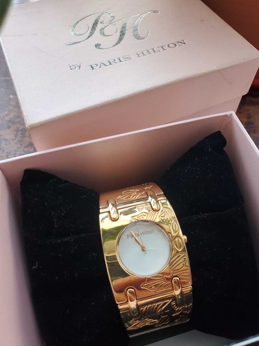 Ceas nou nout in cutie paris hilton  nefolosit adus din germania