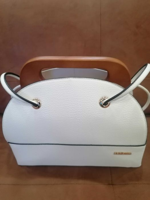 Чанта  с дървени дръжки  23  лв.