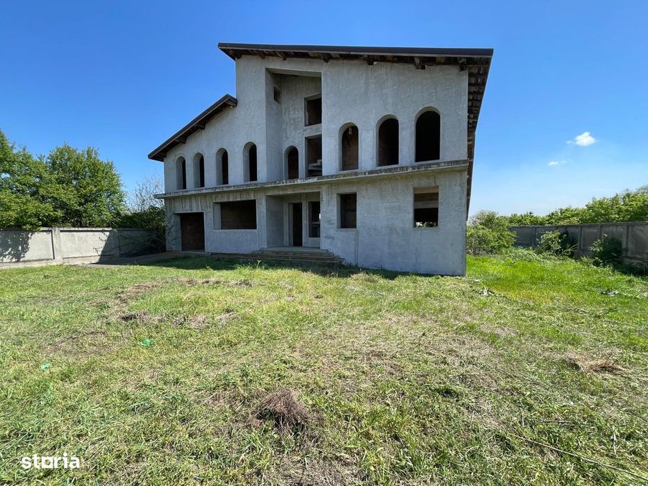 Casa spațioasa de vanzare in Ciorogarla 8 dormitoare 1000 metrii teren