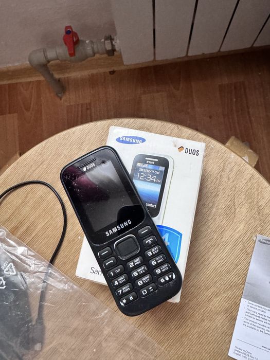 Мобильный телефон Samsung.