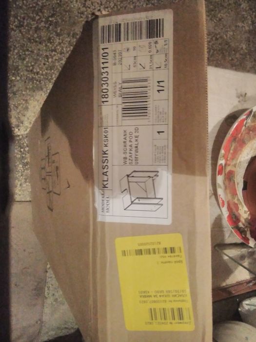 Умивалник и шкаф за баня - чисто нови, не разопаковани.