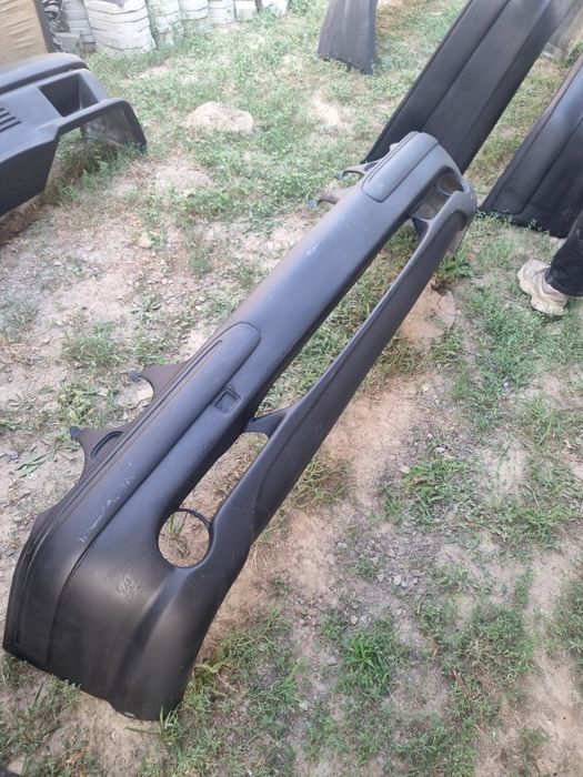 Бампер продаётся на Мерседес 210