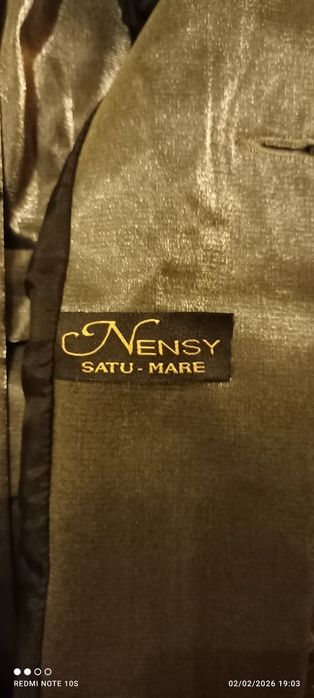 Costum nou pentru ocazii , nefolosit