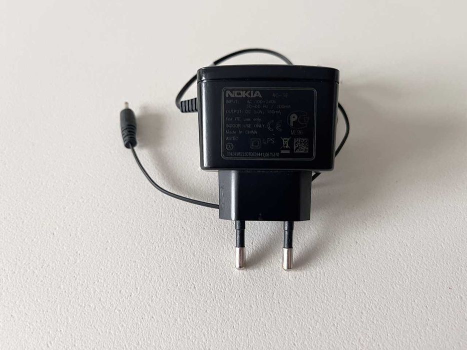 Работещо зарядно Nokia 2mm pin dc connector