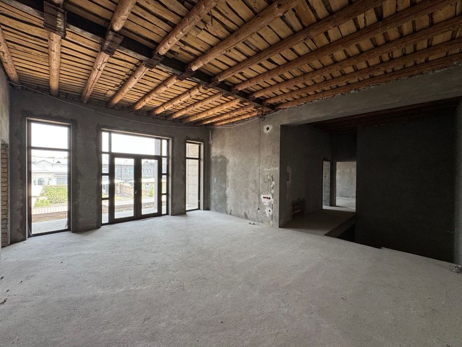 Uchtepa tumani Izza mahallasi 4 sotix 8 xona 570 kv