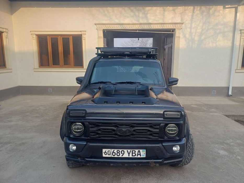 Niva lada4x4 Toshkentda turibdi