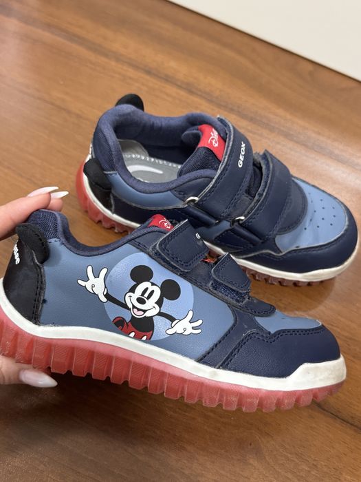 Светещи маратонки GEOX