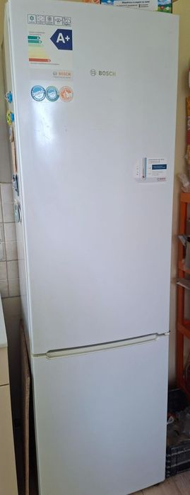 Продается двухкамерный холодильник