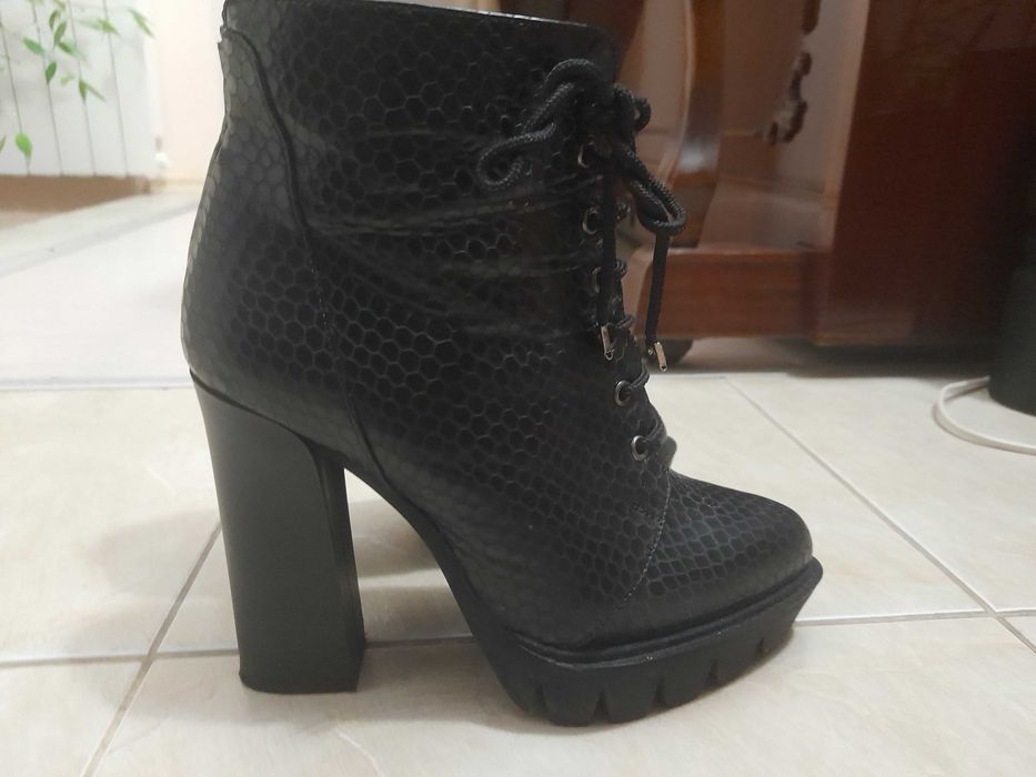 Спортно елегантни обувки от естествена кожа