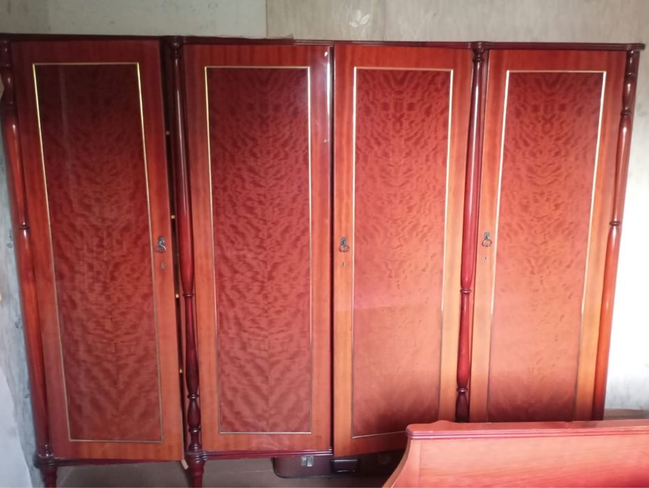 Продам румынский гарнитур