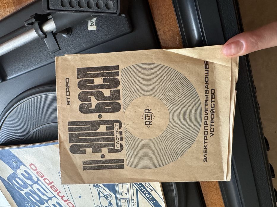 Продам радиолу советскую