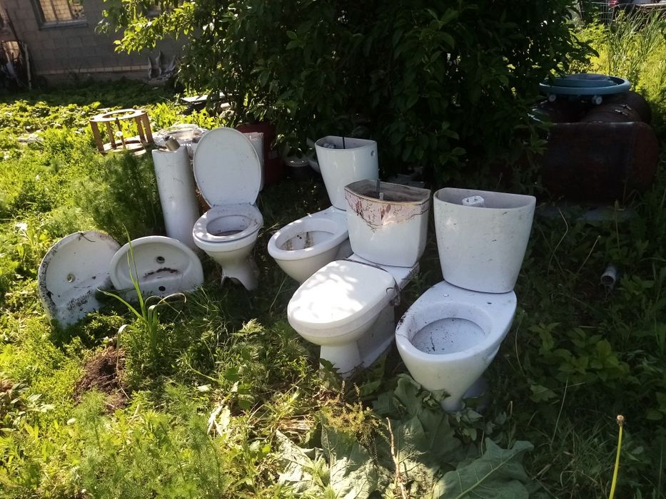 Унитаз и Унитазные бочки б/у