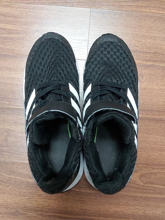 Продам кроссовки Адидас на мальчика