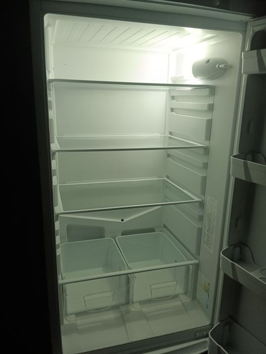 Холодильник indesit идеальный рабочее состояние