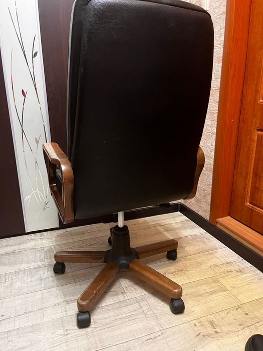 Продам кожаное кресло