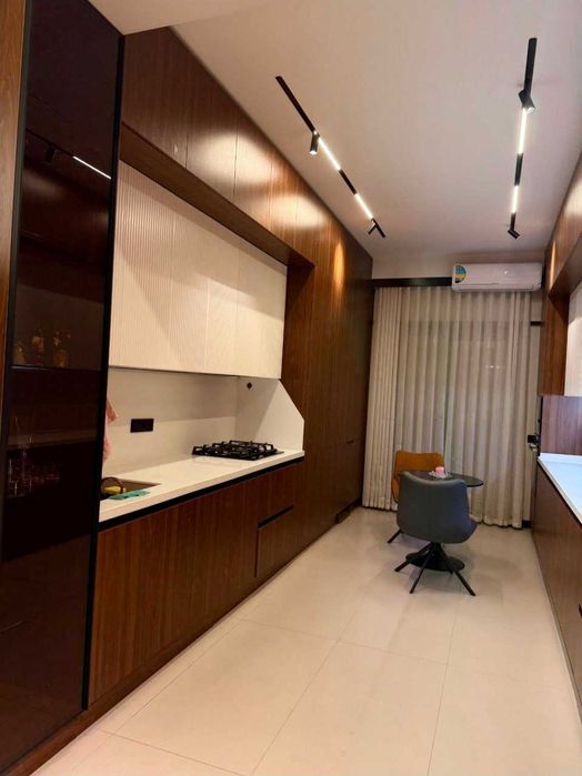 Imperial Club City, dizaynerlik ta’miri bilan 3 xonali 80 m2`