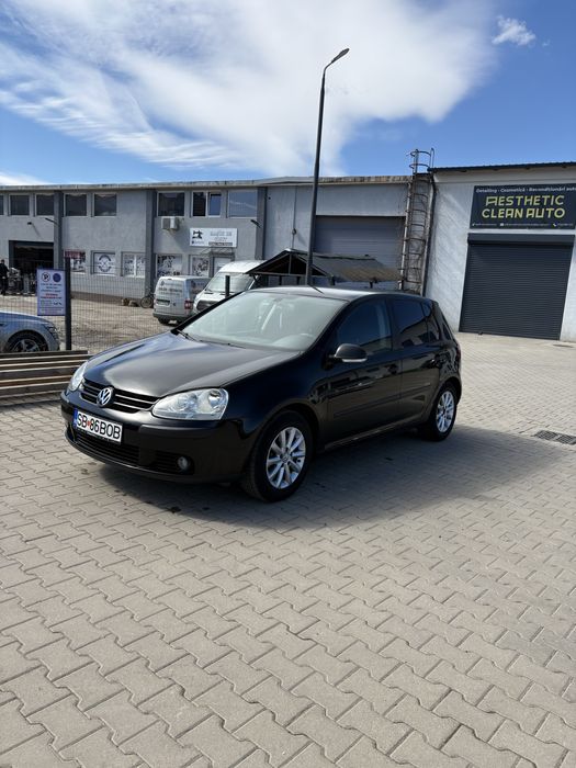 Vand Volkswagen Golf 5 in stare buna motor 1.6
