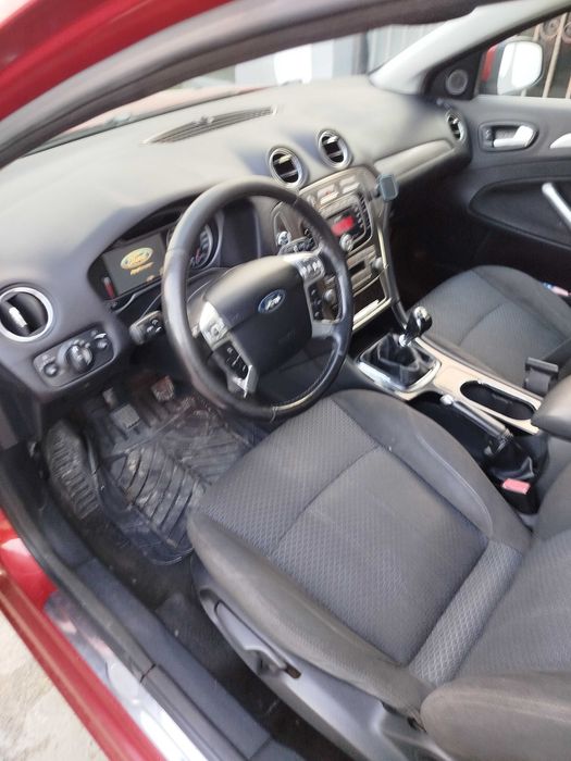 Vând Ford Mondeo ghia