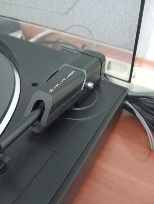 DENON винтажный проигрыватель виниловых дисков.