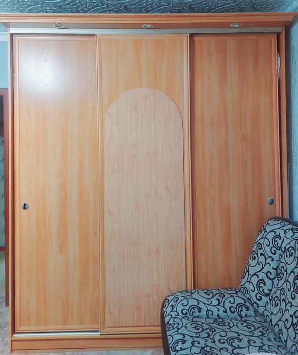 Срочно продам шкаф купе.