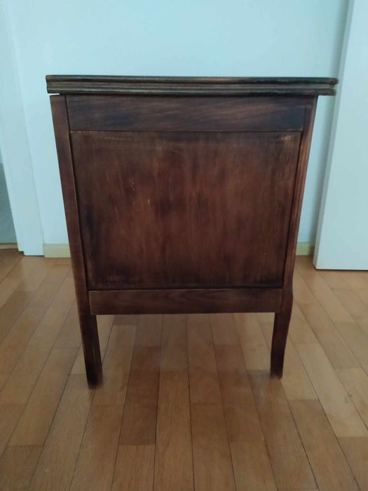 Помощна малка масичка