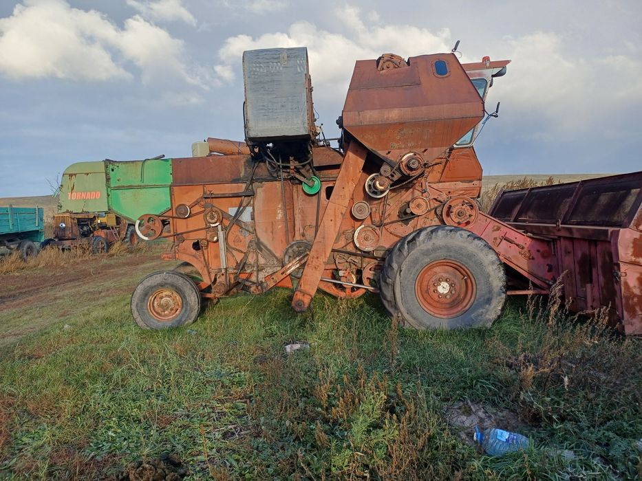 Продам комбайн нива