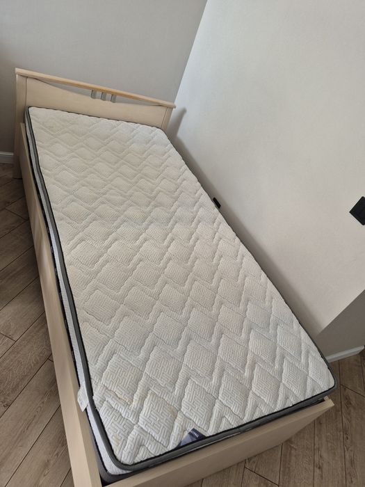 Кровать с матрацем 90×200