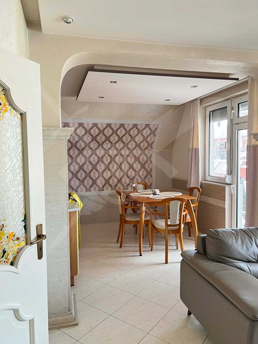 Дава се под наем Тристаен апартамент в Варна, Център - 98 кв.м за 847.62 € - Снимка #3