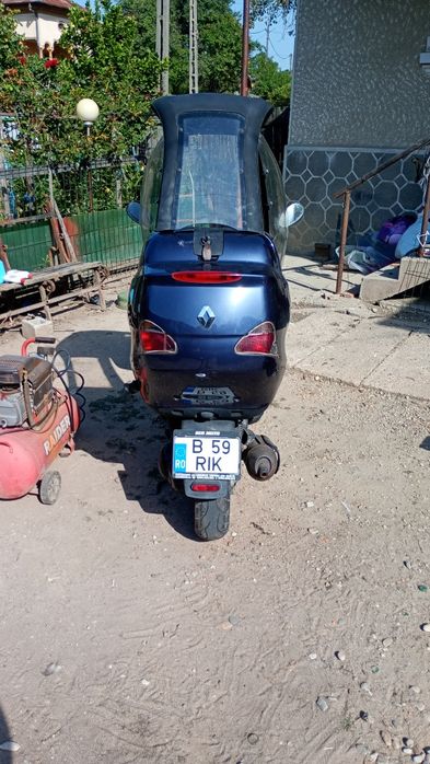 Vând motoreta benelli