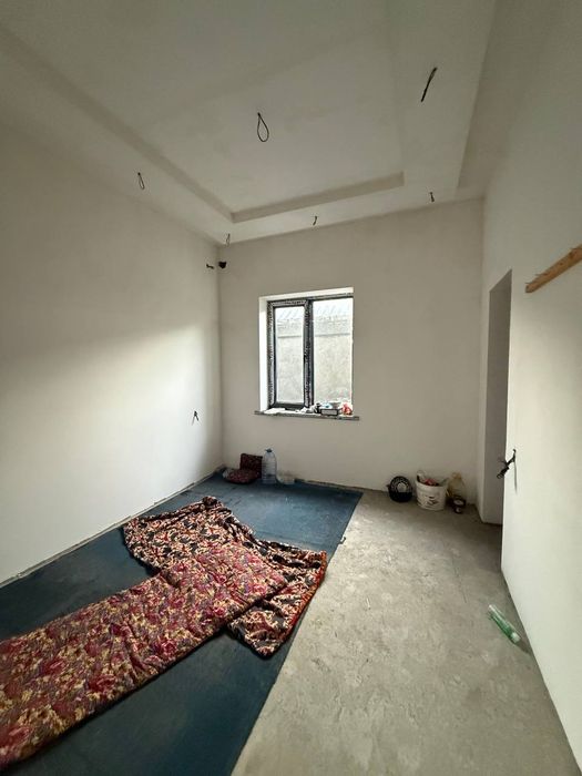 Ийк Ота махалля за Авто Салоном 3 сотки 100 м² 80% готовый