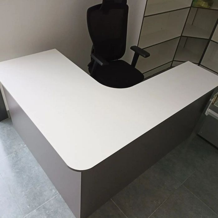 Ветрины стелажжи полки итд для магазинов и аптек на заказ.