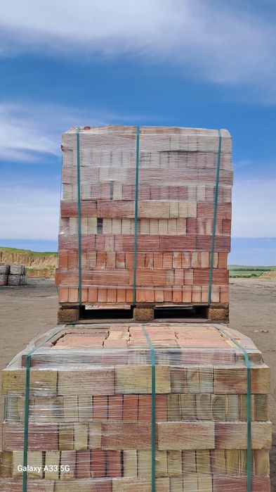 Кирпич красный жженый НДС есть