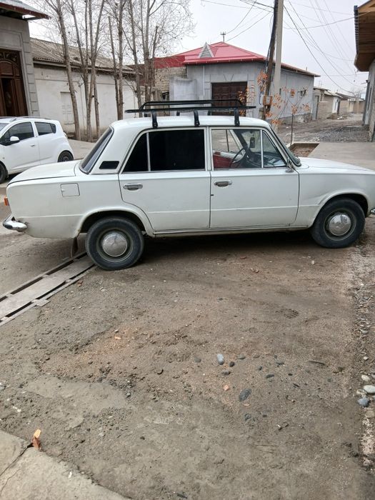 Vaz 21 11 holati yahshi turta balon yangi harajati yuq.