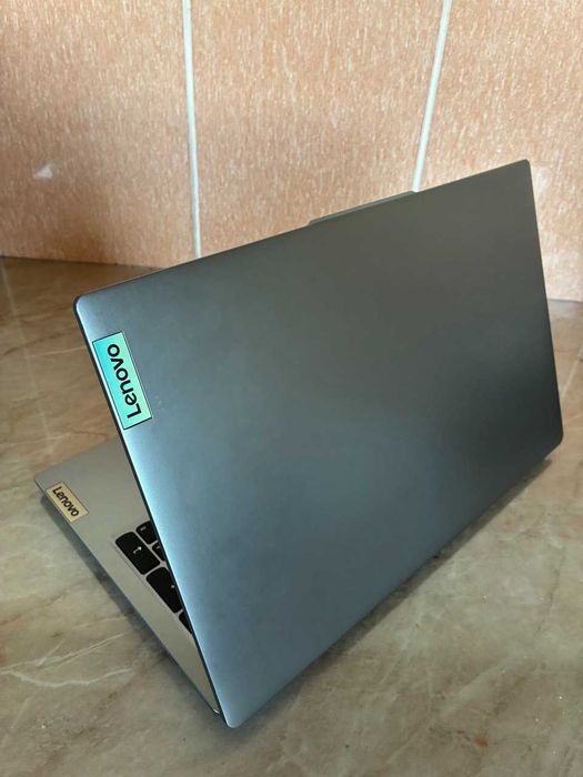 Ноутбук Lenovo ideaPad Slim 3 15IRU8