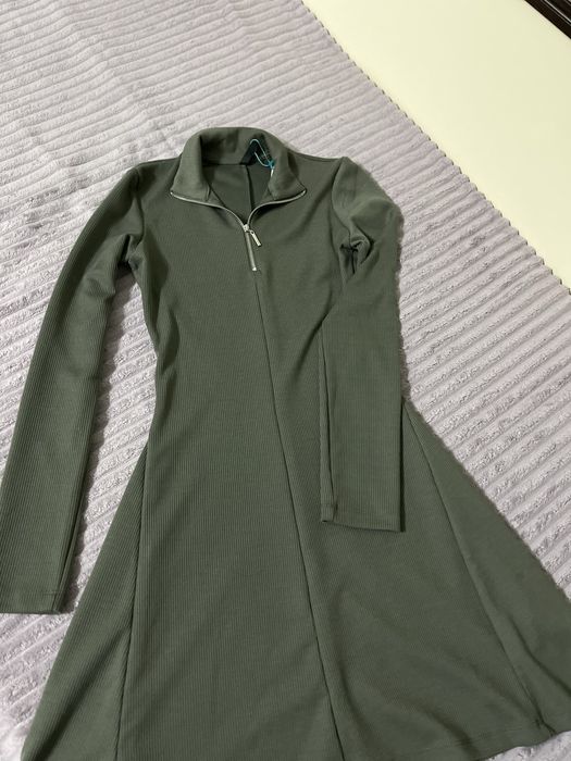 Зелёный платье