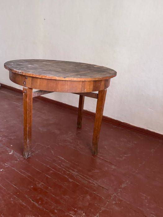 Стол круглый, б/у, советский. Срочно! Термез.