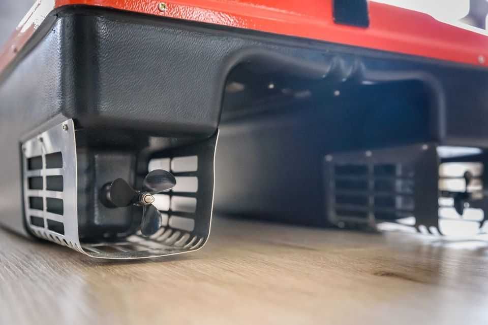 Лодка за захранка (лодка за захранване) с автопилот и LiPo батерии