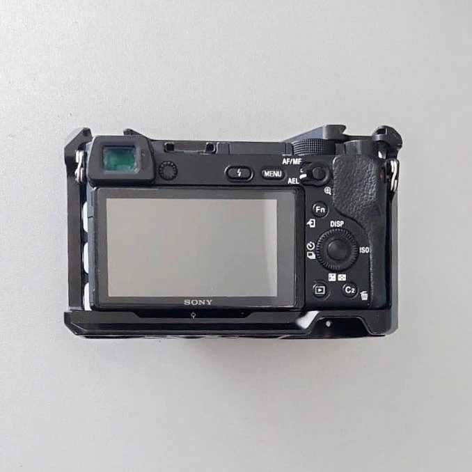 Sony A6300 (cu cage si obiectiv)