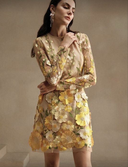 Рокля с 3D цветя