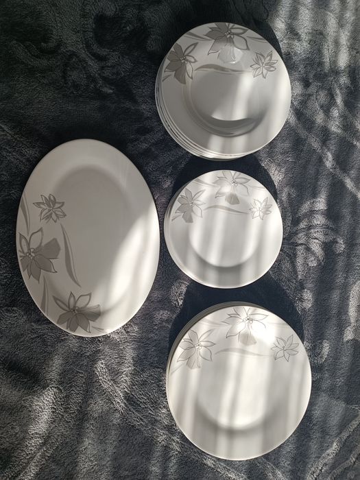 Сервиз за хранене за 6 души