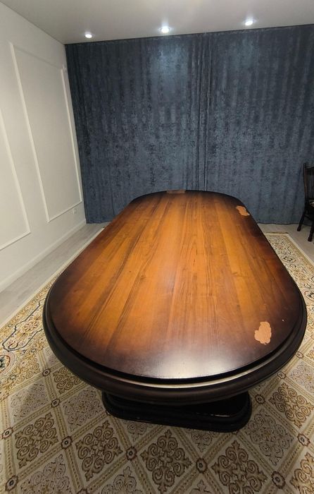 Продам стол для гостиной.