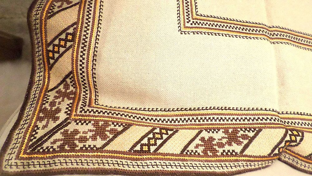 Карета българска бродерия