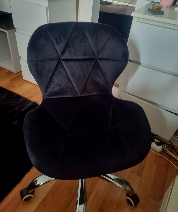 Vand urgent mobila dormitor, pat, masa de toaleta, birou, sifonier, etajera