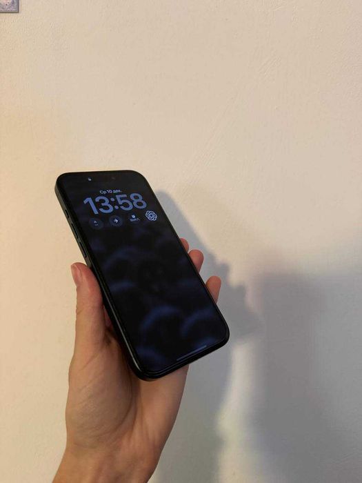 Продавам iPhone 15 Pro, 256 GB, цвят Blue Titanium