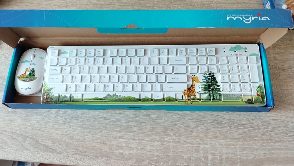 Tastatura cu mous model Nou fără folosire