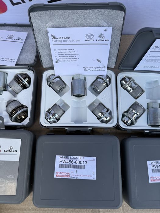 Секретки, гайки секретные Тойота камри 70, оригинал новые