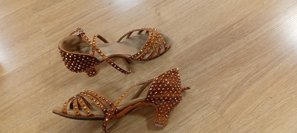 Обувки за латино танци или салса