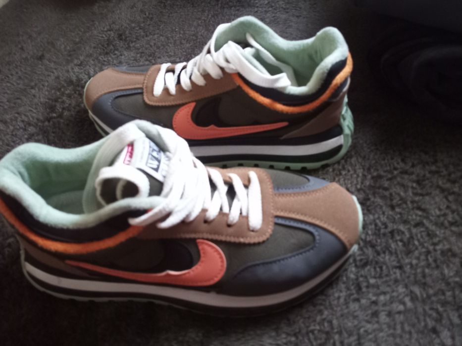 Кроссовки утепленные