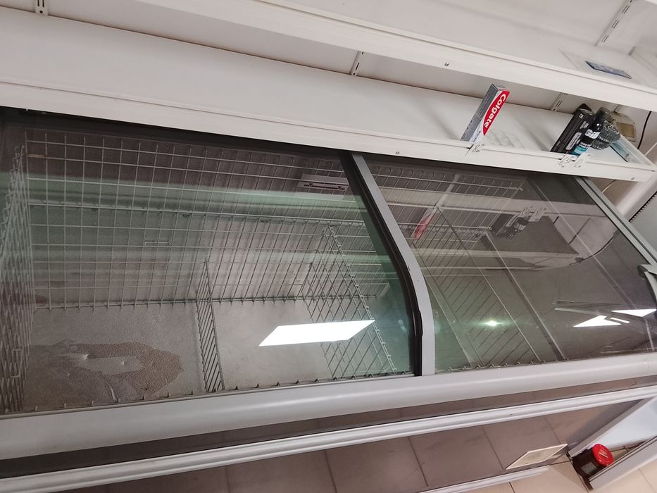 Vitrină alimente, vitrină frigorifică REVE